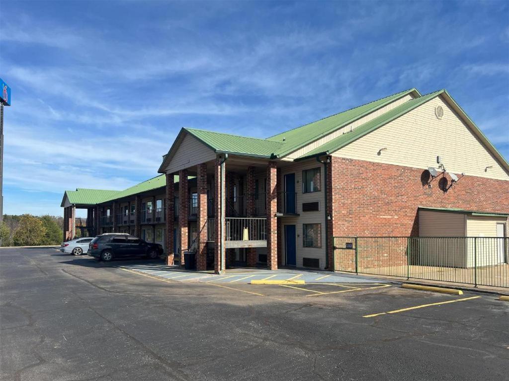 Ozark Hotel Kültér fotó